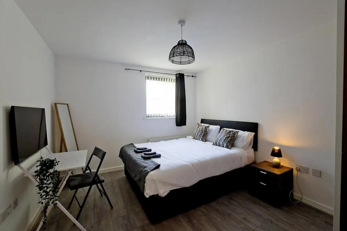 Luxury Flat Apartment - Lakeside View In London Abbey Wood