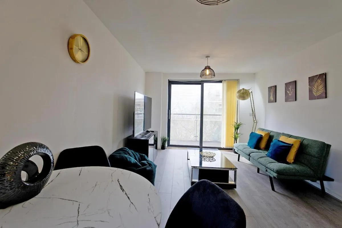 Luxury Flat Apartment - Lakeside View In London Abbey Wood 0*,